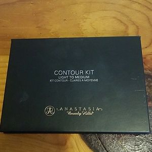 Anastasia Beverly Hills powder contour pallet